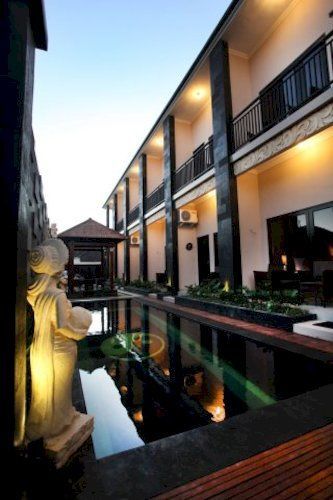 Griya Mesesari Premium Guest House Kuta Lombok Buitenkant foto